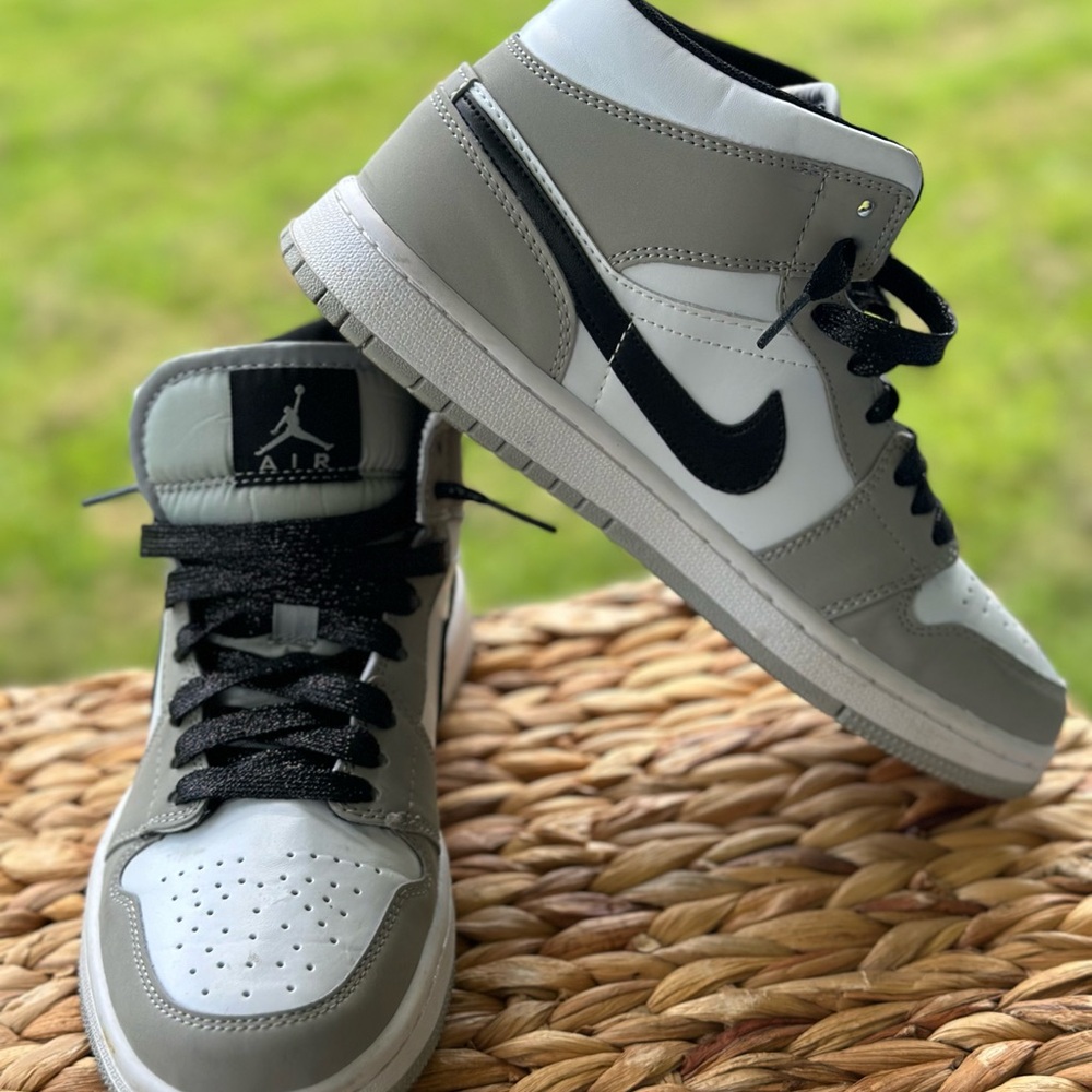 Air Jordan Aur Retro 1 Mid Size 8